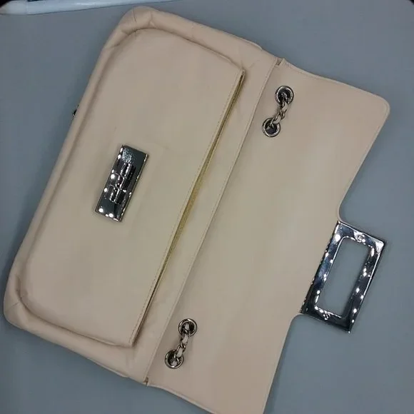 SOLD! 🤑 CHANEL Mademoiselle East West Flap - Picture 7 of 17